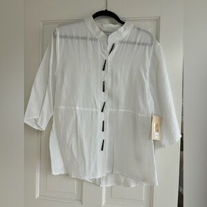 Habitat clothes to live in White Crinkle Button Up Top Medium NWT toggle buttons